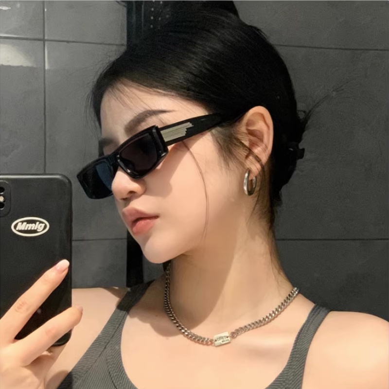 (YUZHU) Western Fashion Jelly Frame Kacamata Hitam Y2K Square Simple Sunglasses