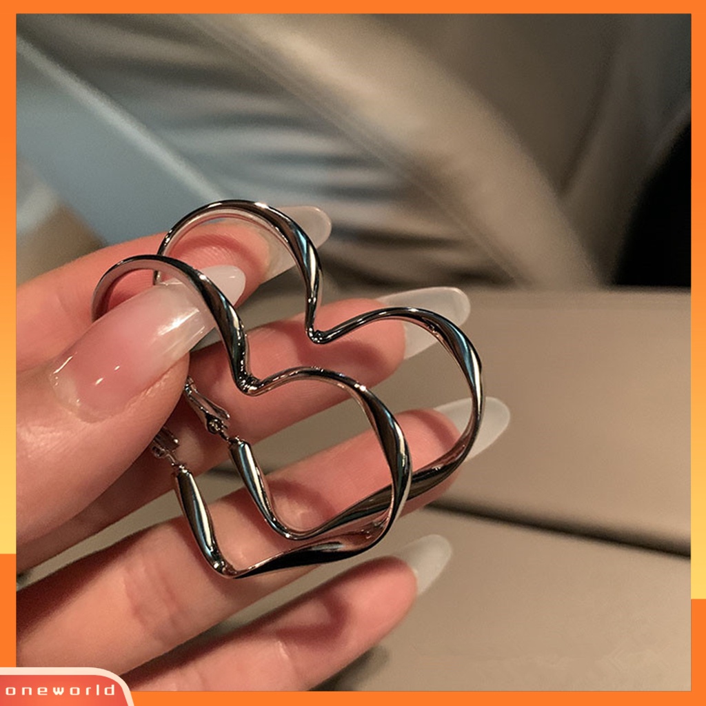 [WOD] 1pasang Anting Hoop Temperamen Hias Geometris Menarik All-match Perhiasan Hadiah Aksesori Wanita Fashion Cinta Hati Lingkaran Anting Untuk Pakaian Sehari-Hari