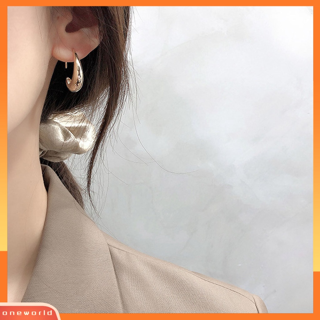 [WOD] 1pasang Anting Huggie Wanita Warna Solid Permukaan Halus Kilau Sederhana Bentuk Tetesan Air Women Earrings Perhiasan Wanita