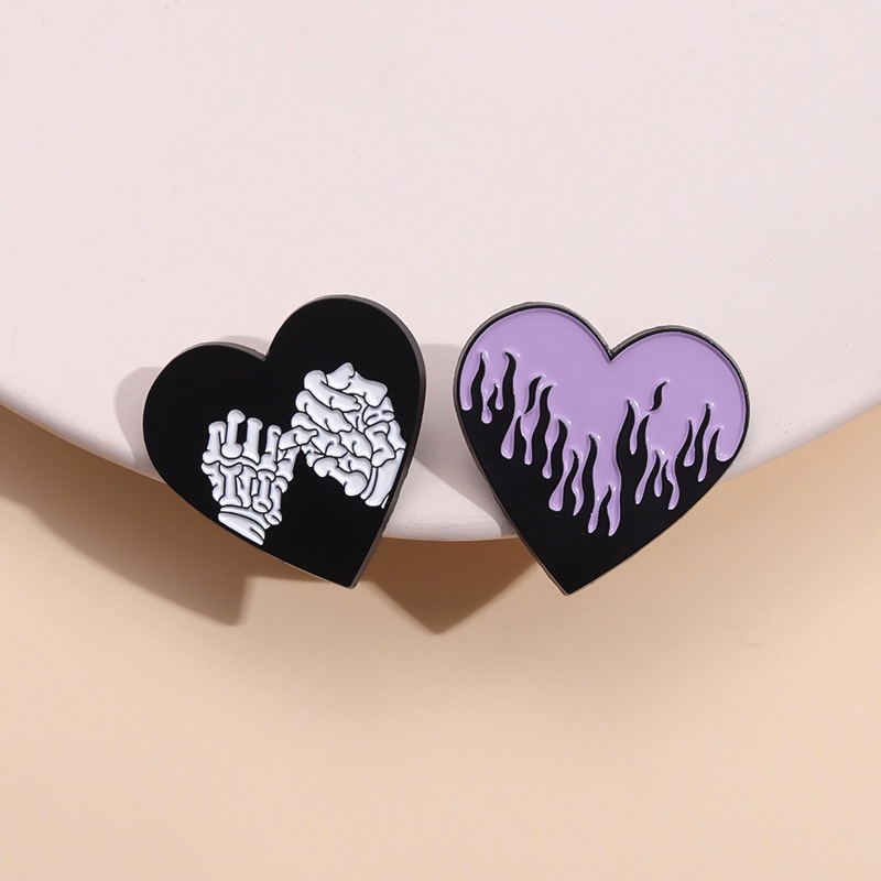 Halloween Cinta Punk Hati Enamel PinBadge Perhiasan Aksesoris Hadiah Untuk Horor Tangan Gelombang Bros Kerah Pakaian Wanita Teman