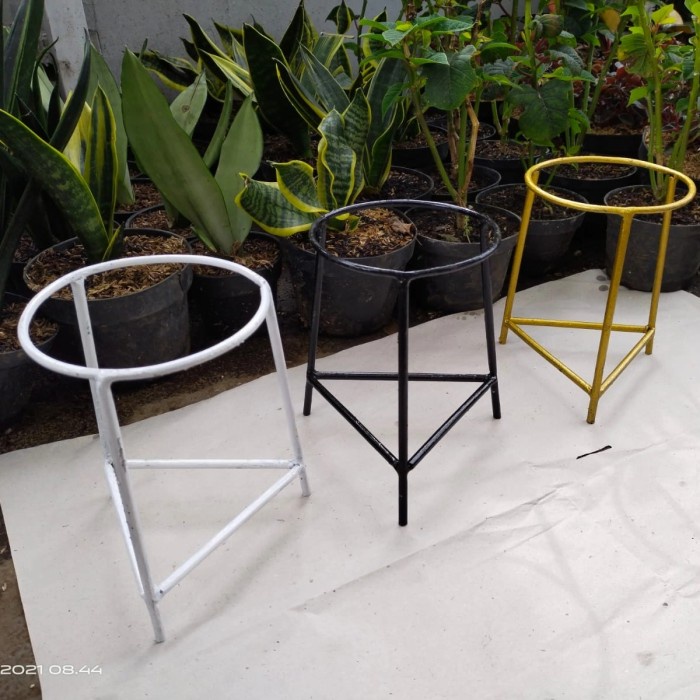 Standing pot besi , rak pot besi diameter 15 cm, standing pot 3 kaki