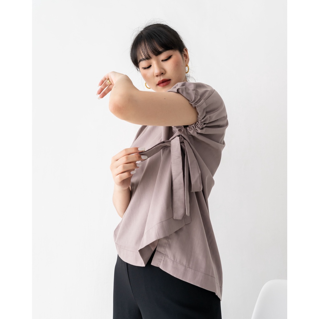 Ms Daisy Marla drawstring sleeve hi-low blouse / baju atasan kasual wanita / baju hi-low blouse wanita