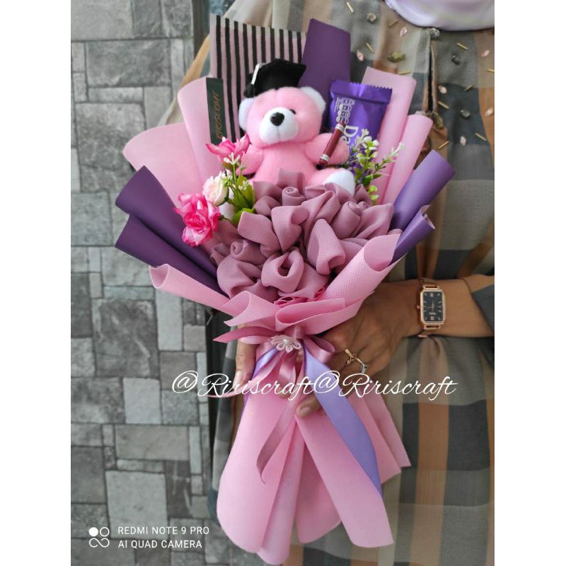 BUKET BONEKA/ BUKET HIJAB/ BUKET COKLAT/ BUKET WISUDA