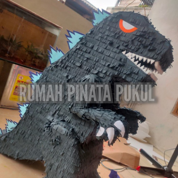 

pinata godzilla