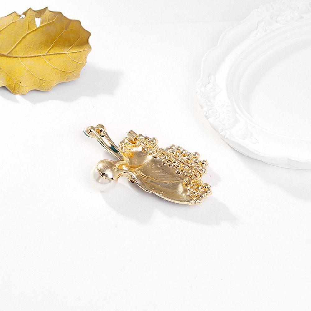 Agustina Wanita Bros Trendi Halus Kupu-Kupu Gadis Hadiah Setelan Kerah Pin Berlian Imitasi Alloy Aksesori Pakaian