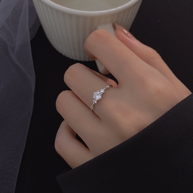 Plating925 Cincin Perak Perempuan Desain Niche Perasaan Canggih Cincin Berlian Cahaya Hadiah Mewah Beri Lamaran Pacar