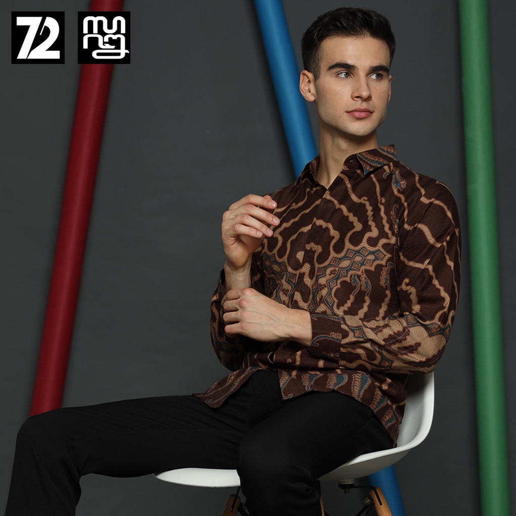 KEMEJA BATIK PRIA LENGAN PANJANG Kemeja Dobby Slimfit Motif Medousa Warna Coklat Tua 723536 Cap 72 - Baju Kemeja Atasan Pakaian Setelan Batik Pria Cowok Laki Laki Remaja Keluarga Kantor Lengan Panjang Modern Slimfit Slim Fit Premium Kekinian