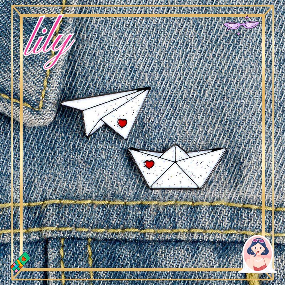 Lily Pesawat Kertas Busana Lucu Menetes Minyak Pakaian Perhiasan Kartun Pakaian Lapel Pin Perahu