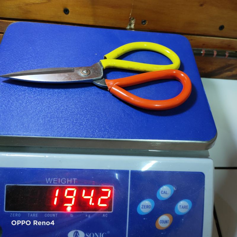 

Gunting Kain Handle Warna-Warni merk butterfly