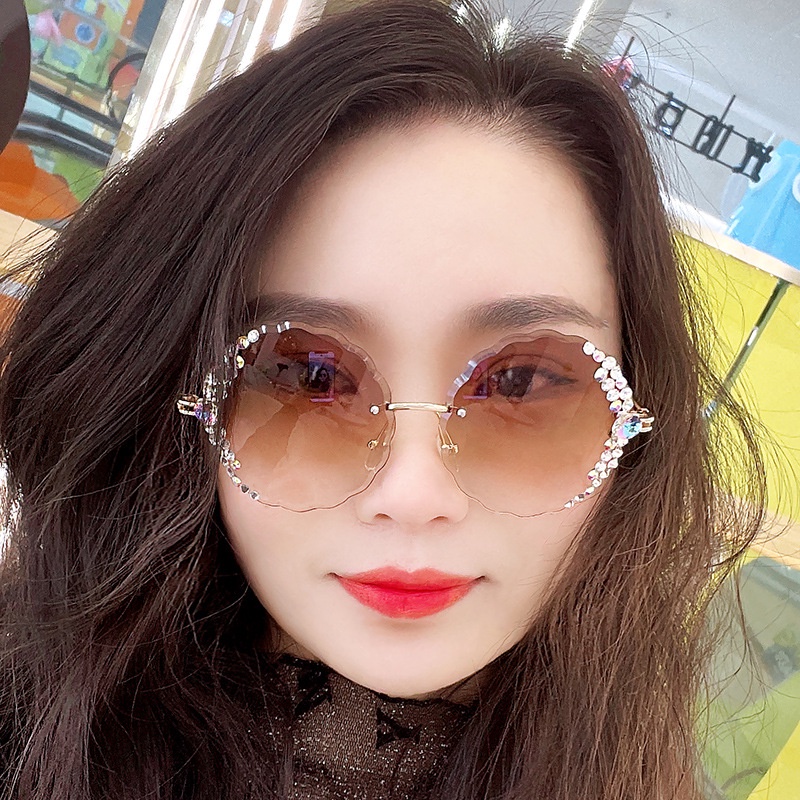 (YUZHU) Kacamata Hitam Bulat Tanpa Bingkai Logam Gaya Baru Untuk Wanita Perlindungan UV Bunga Berlian Sunglasses