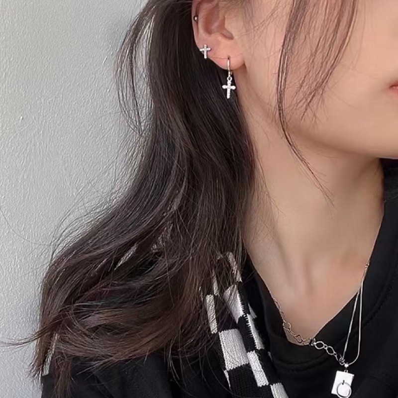 Anting Salib Jarum Perak Aksesoris Telinga Asimetris Gaya Punk Kepribadian Fashion