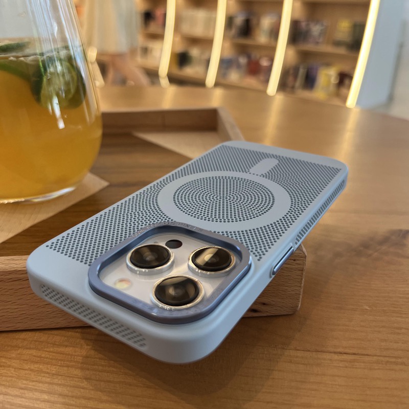 The new model is suitable for Phone case iPhone 14 13 12 PRO MAX cooling magnetic phone case and anti drop protection to prevent overheating of your phone. Case