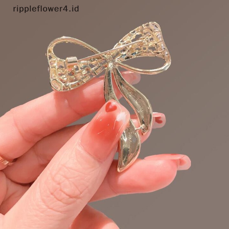 {rippleflower4.id} Dasi Kupu Berlian Imitasi Bros Kepribadian Sederhana Fashion Pin Jas Anti-Cahaya Korsase Perhiasan Hadiah~