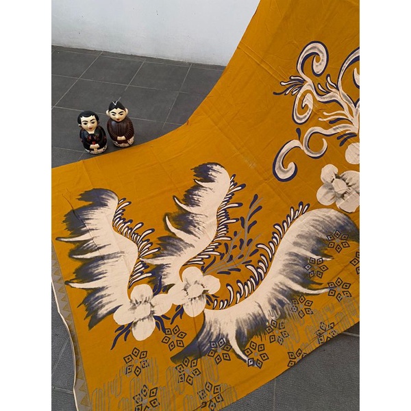 Kain Batik Kota Solo motif abstrak lukis kembang kuning