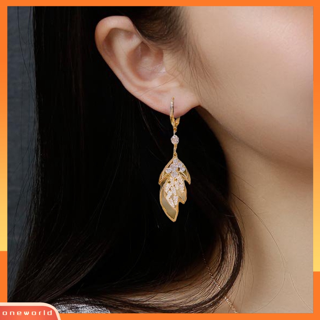 [WOD] 1pasang Drop Earrings Berlian Imitasi Mengkilap Berongga Keluar Bentuk Daun Anting Hoop Hadiah Ulang Tahun