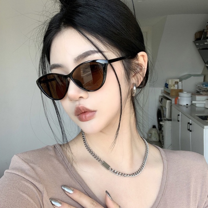 (YUZHU) Kacamata Hitam Mata Kucing Bentuk Kotak Hitam Coklat Gaya Retro Sunglasses Cocok Untuk Wanita