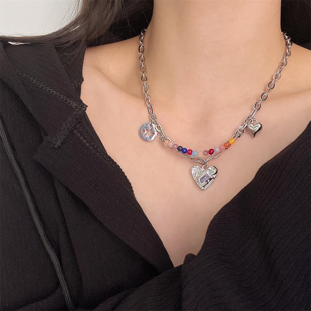 Warna-warni Manik-Manik Berongga Hati Kalung Perempuan Paduan Musim Panas Ganda Berlapis Klavikula Rantai Niche High-End Kalung Leher