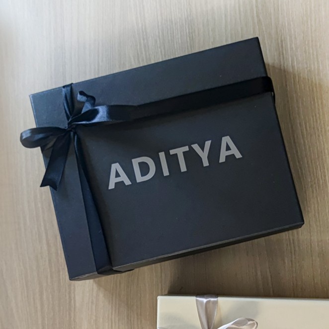 

Custom Premium Hardbox - Kotak Kado Custom 27x22x8cm - Grey (Abu), PAKAI TULISAN