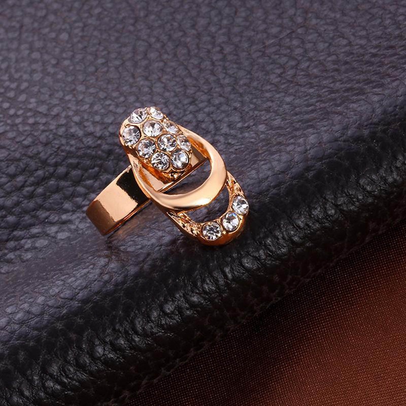 Fashion Eropa Dan Amerika Setelan Lima Cincin Kalung Anting Gelang Cincin Empat Potong Set Retro Pengantin Foto Hadiah
