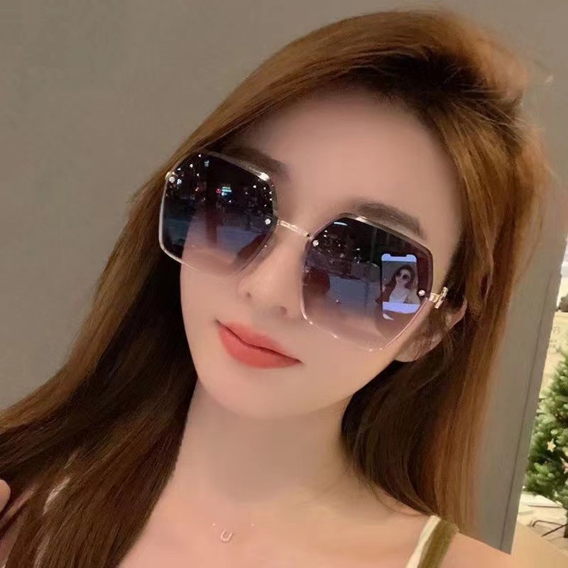 (YUZHU) Kacamata Hitam Premium Tanpa Bingkai Logam Untuk Wanita Perlindungan UV Cahaya Gradien Kerai Sunglasses