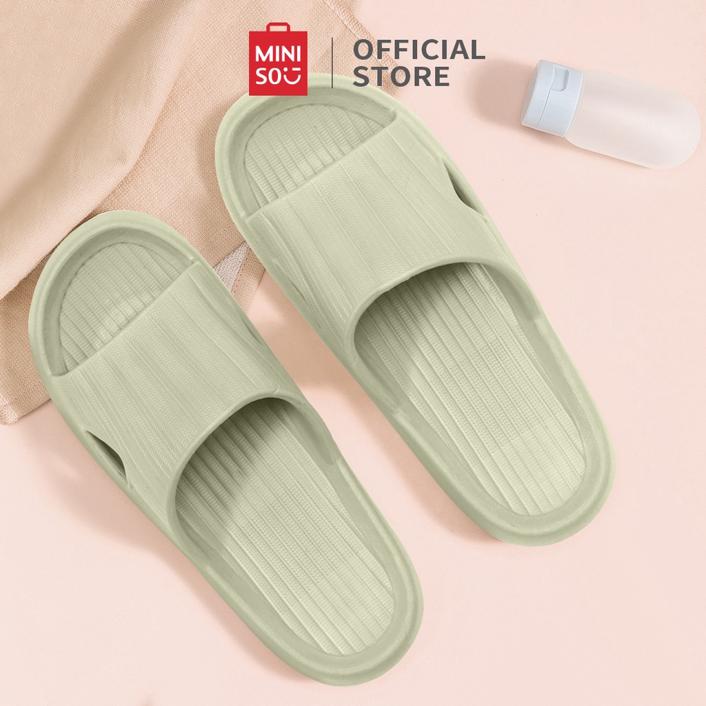 MINISO Sendal Slop Sandal Wanita Rumah Slipper Sepatu Sendal Wanita Kekinian Selop Comfortable Nyaman Flip Flop Sandal Rumah Berkualitas EVA Sandal Kamar Mandi Berbahan Empuk Sandal Karet Couple Polos