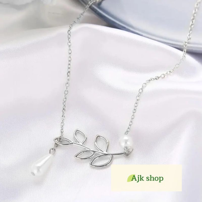 Kalung Cantik Wanita Mutiara Anti Karat Rantai Necklace Leher Bunga