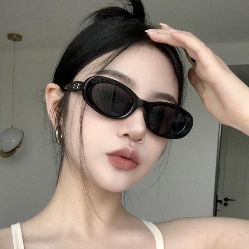 (YUZHU) Bingkai Oval Warna Permen Spike Kacamata Hitam Korea Fashion Oversized Frame Sunshade Sunglasses Untuk Wanita