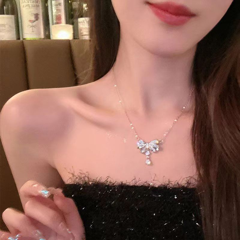 Kalung Rantai Fashion Silver Liontin Ikatan Simpul Zircon Elegan Untuk Perhiasan Aksesoris Wanita