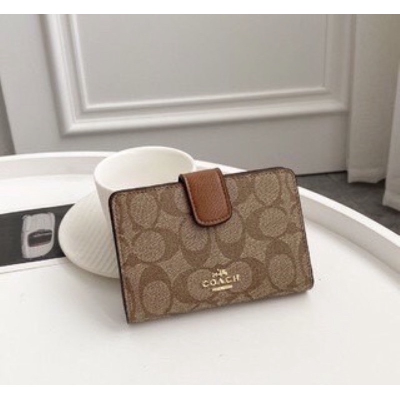 Coach Medium Corner Zip Wallet In Signature (F53562)