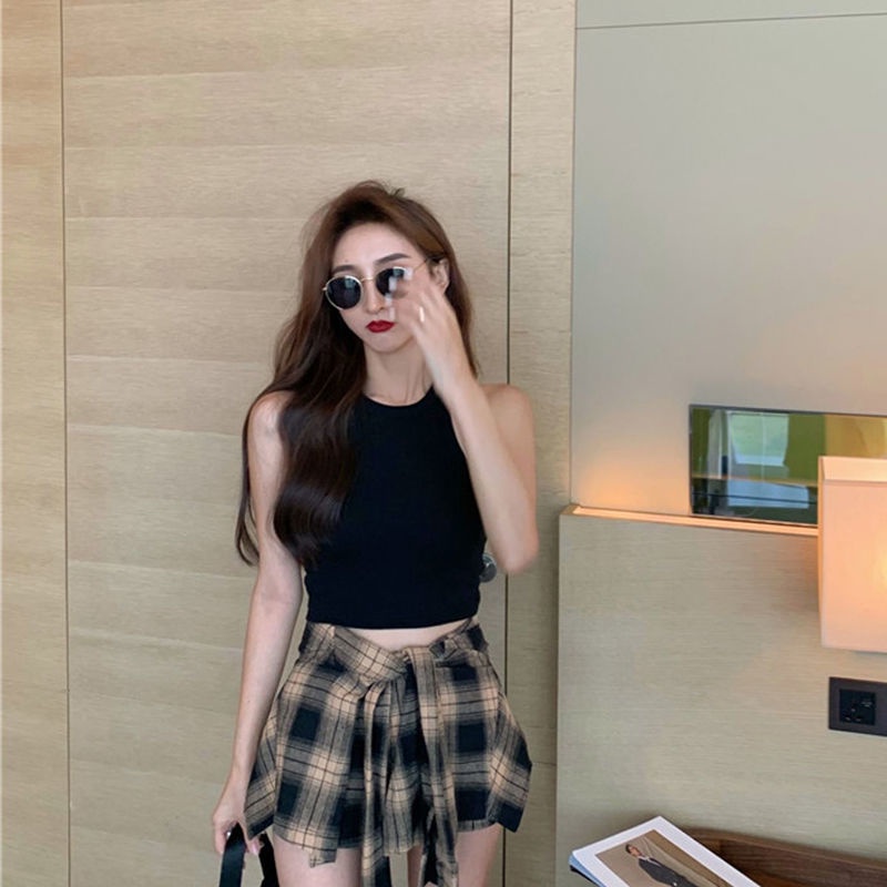 Red Hot girl suit wanita musim panas versi Korea baru dari slim slim vest top irregular plaid shorts skirt two-piece set