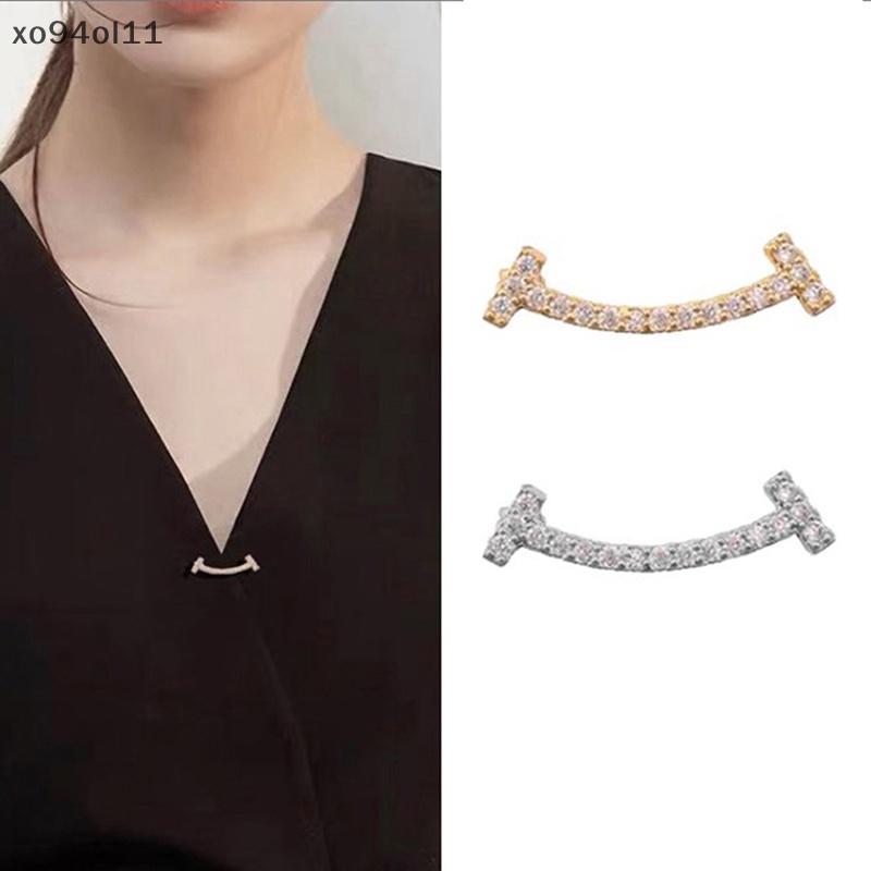 Xo Kepribadian Wajah Logam Bros Anti Ekspos V-neck Gesper Aksesoris Serbaguna Kecil Bros Pin Mantel Tombol Ornamen OL