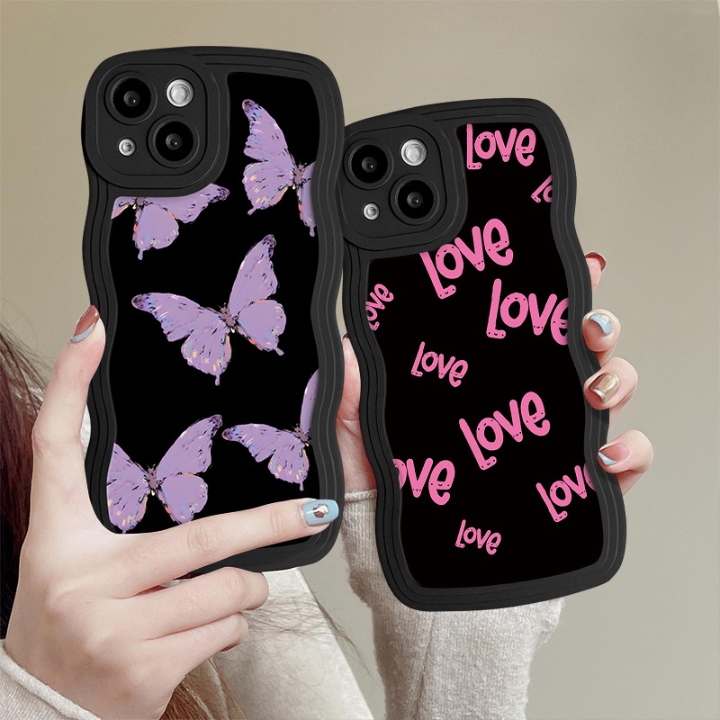 Art Simple Letter LOVE Wavy Edge Phone Casing Kompatibel Untuk IPhone XR X7 6s 8 6 14 Plus XS Max SE 2020 IPhone 11 13 14 12 Pro Max Fashion Dreamy Purple Butterfly Soft Back Cover