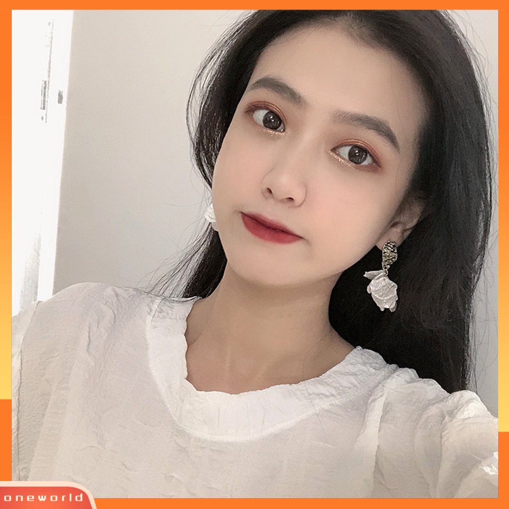 [EONE] 1pasang Drop Earrings Kepribadian Hadiah Ulang Tahun Gaya Korea Temperamen Shell Putih Kelopak Bunga Stud Earrings Perhiasan Aksesori