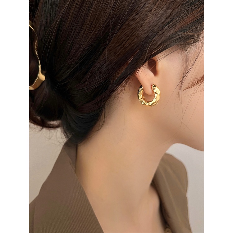 Aksesoris Anting Hoop Tekstur Logam Simple Fashionable