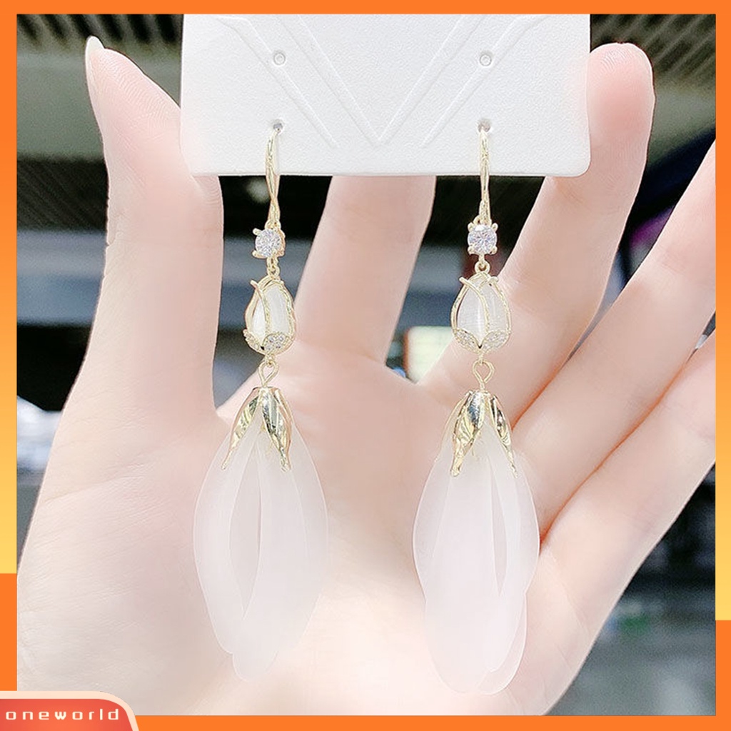 [WOD] 1pasang Anting Kait Menarik Bentuk Kelopak Putih Tahan Aus Dekorasi Telinga Kelopak Panjang Rumbai Menjuntai Earrings Untuk Pergi Jalan