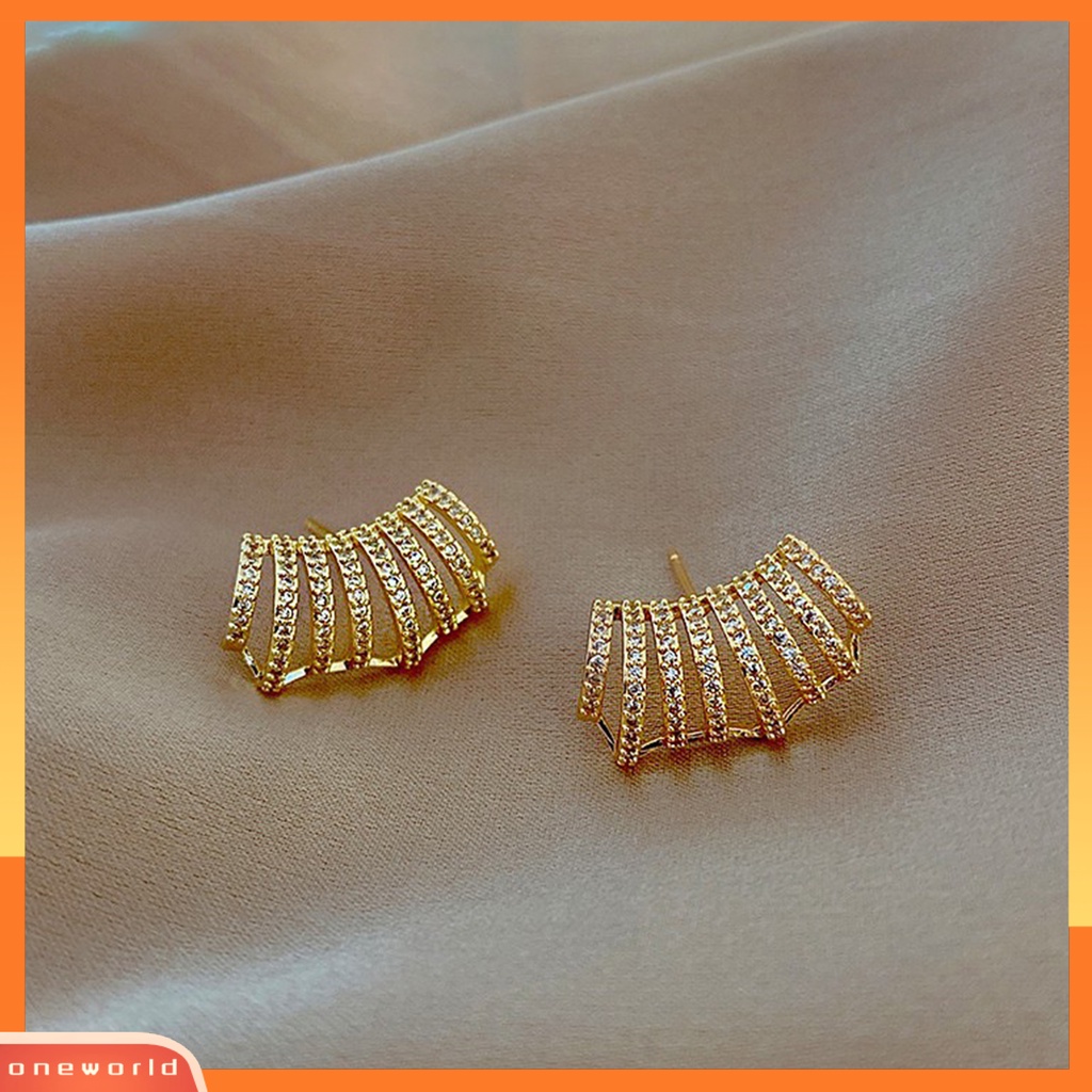 [WOD] 1pasang Lady Earrings Golden Berongga Keluar Berkilau Berlian Imitasi Bertatahkan Wanita Earrings Aksesori Perempuan