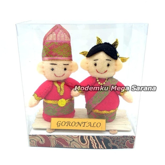 Boneka Pakaian Adat Gorontalo