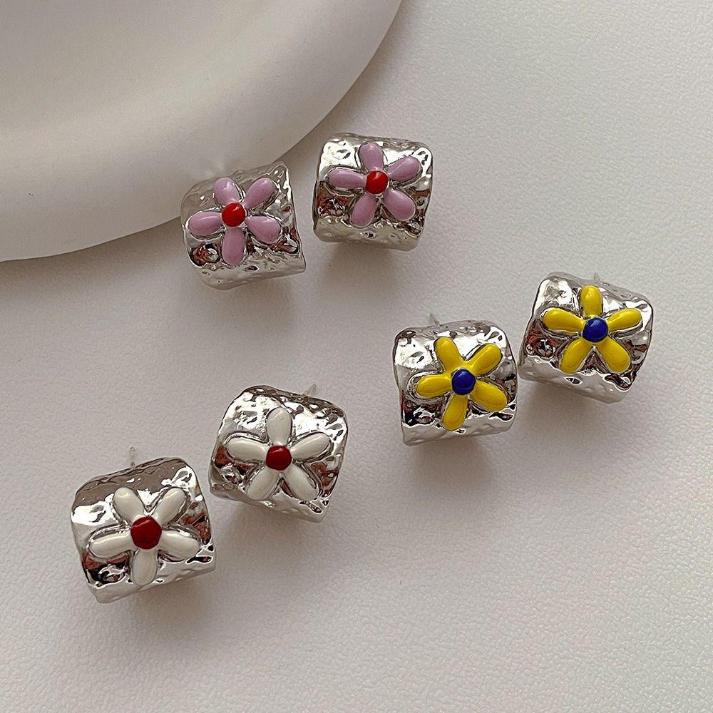 Needway Anting Enamel Indah Vintage Kerut Manis Bentuk C Bahan Alloy Perhiasan Telinga Untuk Wanita