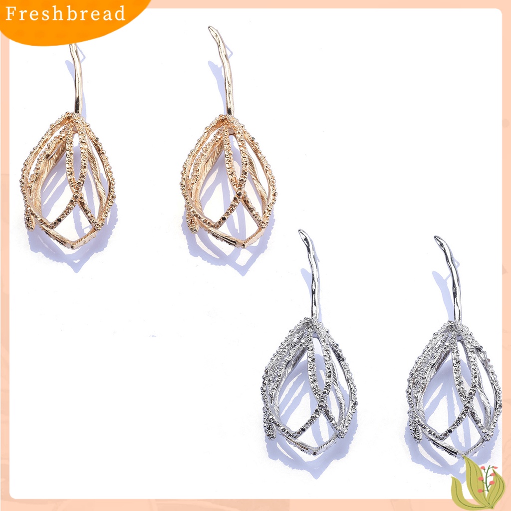 &lt; Freshbread &gt; 1pasang Anting Menjuntai Vintage Berongga Mengkilap Berlebihan Temperamen Berdandan Logam Wanita Pesona Bentuk Bunga Drop Earrings Perhiasan Retro