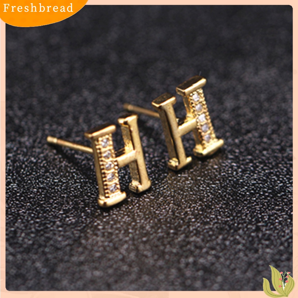 &lt; Freshbread &gt; Fashion Wanita Berlian Imitasi Bertatahkan 26huruf Bentuk Telinga Stud Earrings Perhiasan Pesta