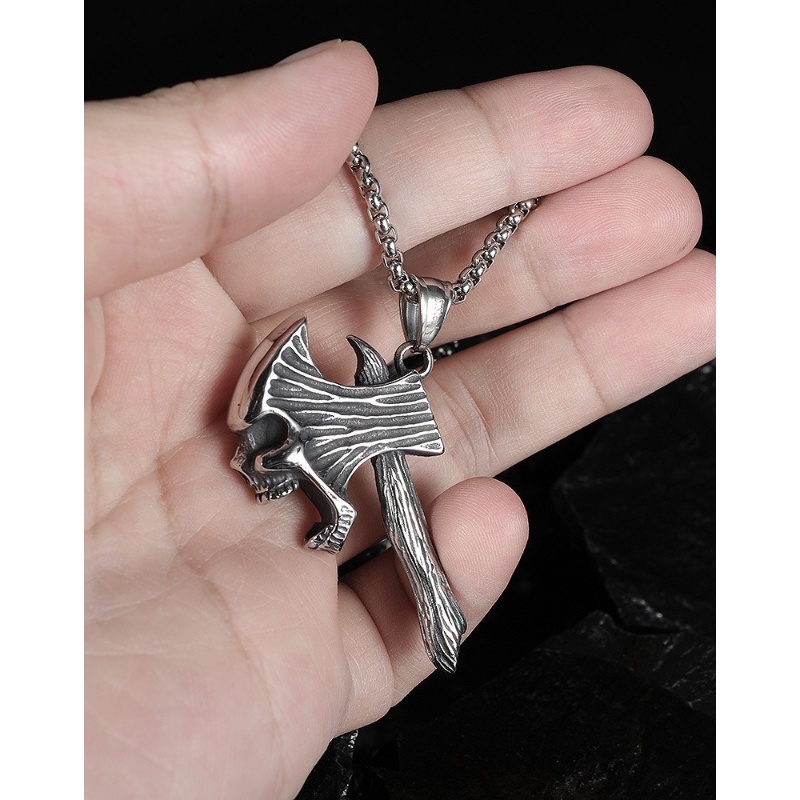 [X C Kalung] Baru Silvery Retro Ghost Axe Skeleton Battle Axe Titanium Steel Liontin Punk Hip Hop Stainless Steel Kalung Hadiah Pesta Ulang Tahun Untuk Pria Dan Wanita