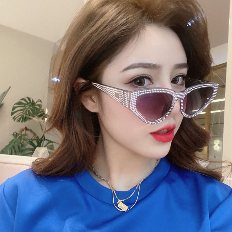 Kacamata Hitam Vintage Diamond Triangle Shades Untuk Wanita Priapestapantai