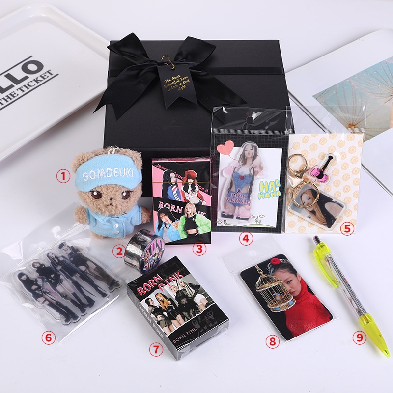 9pcs/set Blackpink Koleksi Deluxe Gift Box with BORN PINK Photocards Pendant Sticker Plush Doll Set Kotak Album Idola Korea Untuk Penggemar Blink Blackpink