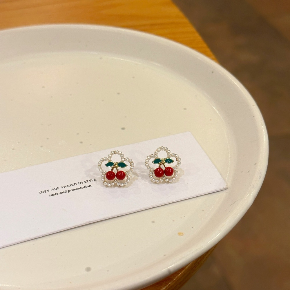 Anting Cherry Merah Gadis Manis Anting Mutiara Halus Desain Niche Lucu. Anting Klip Telinga Perhiasan Gadis Seksi