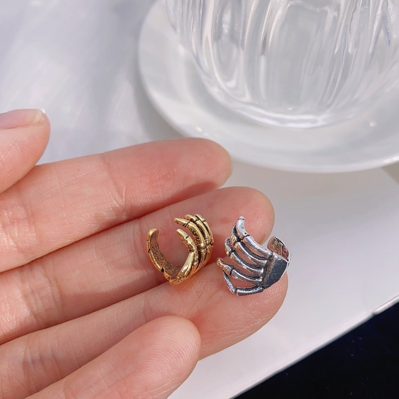 Tanpa Tindik Anting Tulang Rawan Palsu Paduan Trendi Klip Telinga Wanita Pria Hadiah Tipe Kerangka Anting Fashion Klip Anting Kecil Gaya Punk Tengkorak Tangan Tulang Belakang Telinga Manset