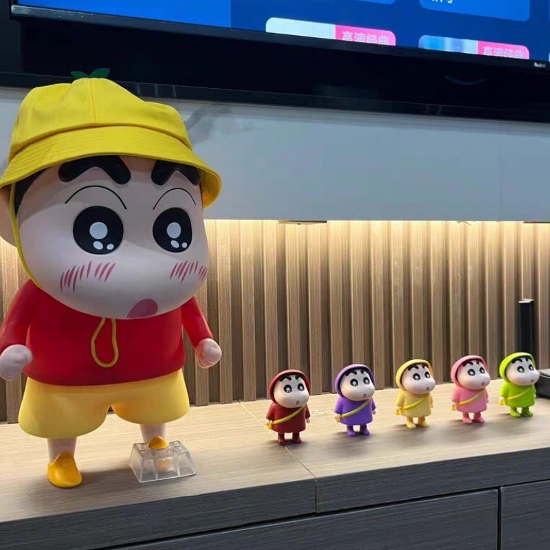 9 cm Crayon Shin-chan Anime Figure Kawaii Jas Hujan Shin-chan Patung Lima Warna PVC Action Figure Model Kolekte Mainan Boneka Ornamen