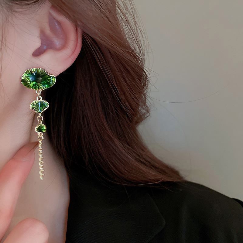 Daun Teratai Hijau Rumbai Niche Fashion Cahaya Mewah Indah Elegan Fashion Berkelas Anting