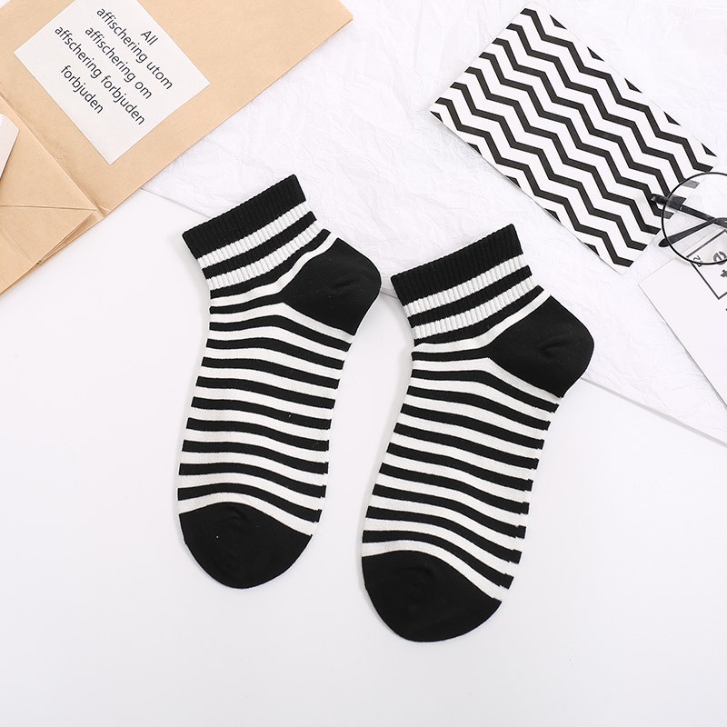 PA Kaos Pendek Motif Cow Unisex Ankle Socks SS240