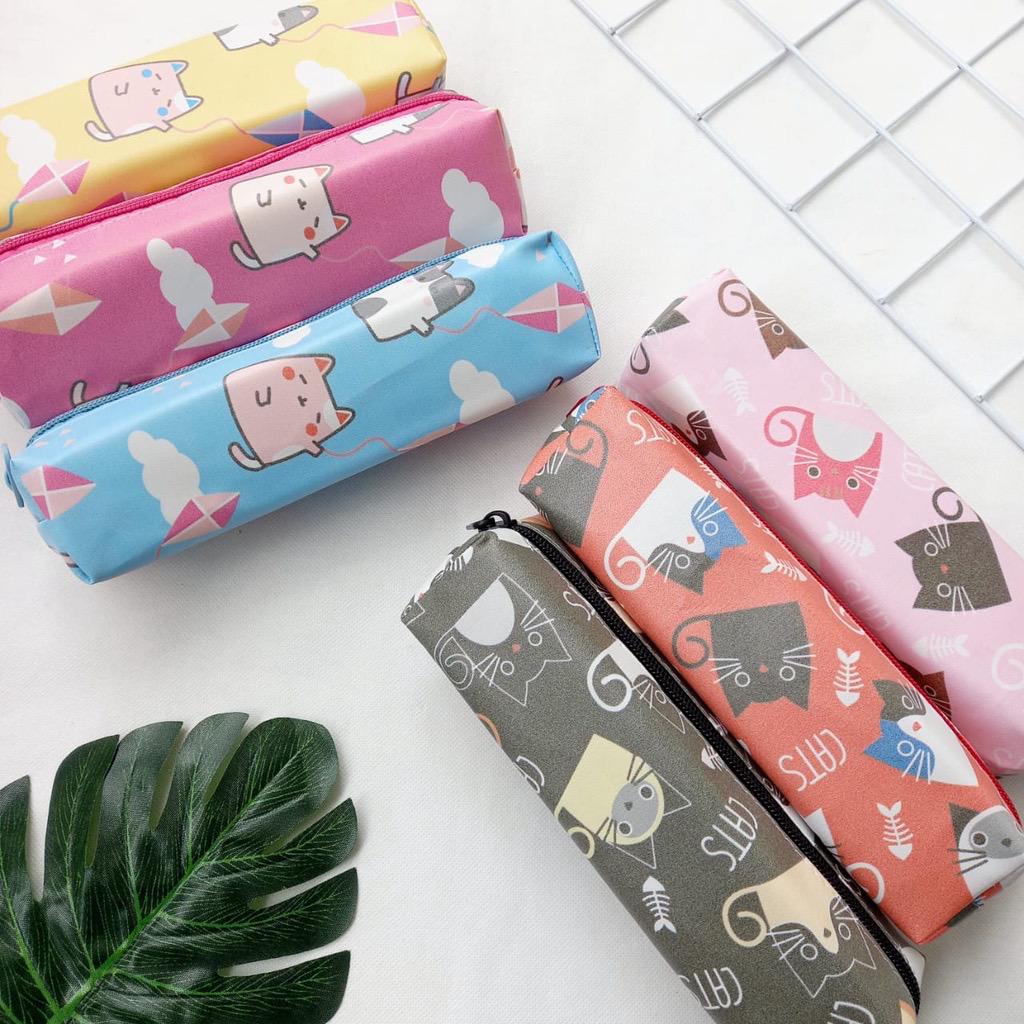 

Kotak Tempat Pensil Motif Karakter Lucu