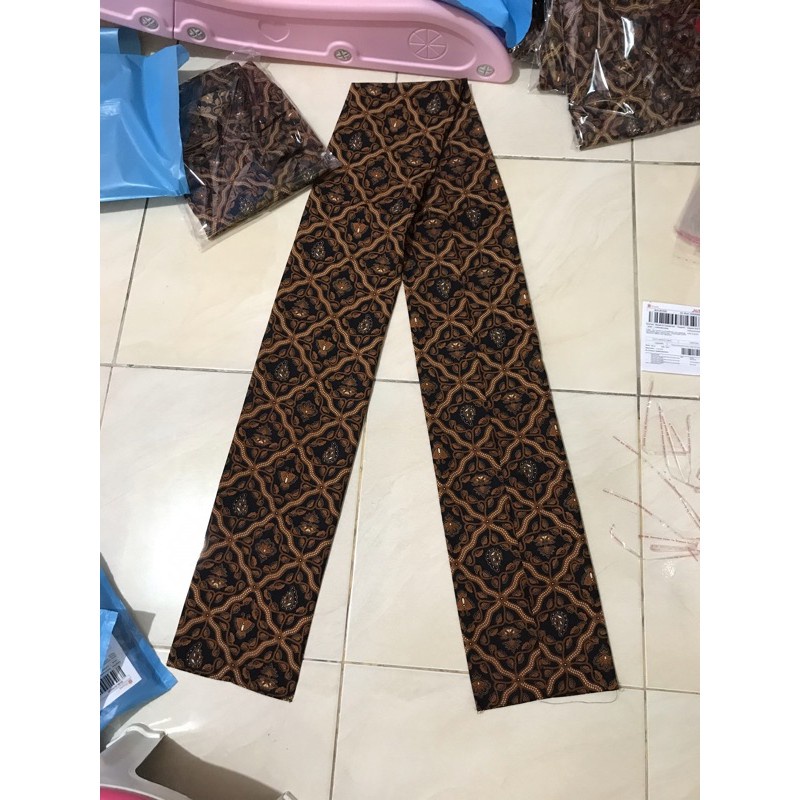 Rok plisket sidoluhur / kotak hitam baru dan kemeja batik couple / sarimbit